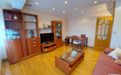 Sala d'estar de Pis en venda en  Logroño amb Calefacció i Parquet