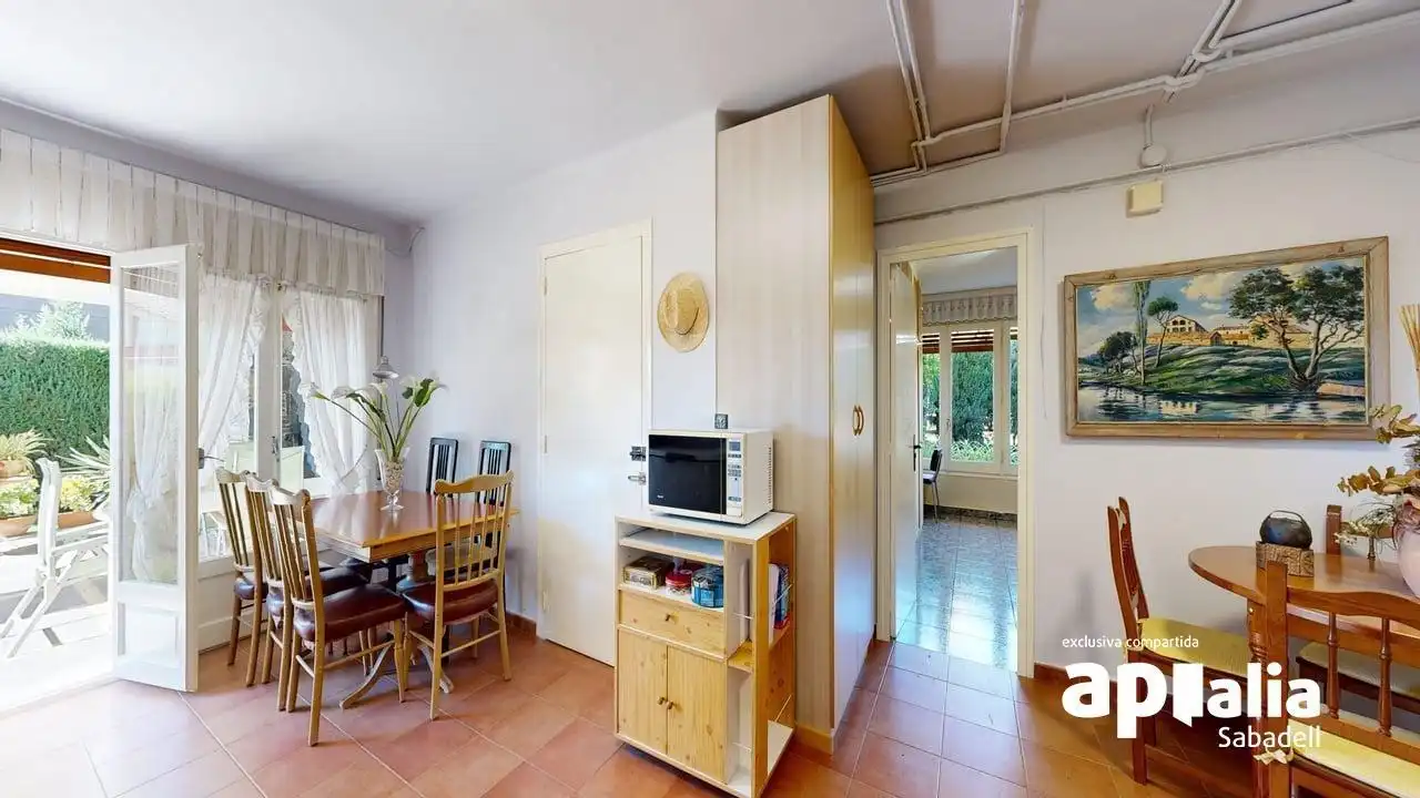 Cuina de Casa o xalet en venda en Barberà del Vallès amb Aire condicionat, Calefacció i Jardí privat