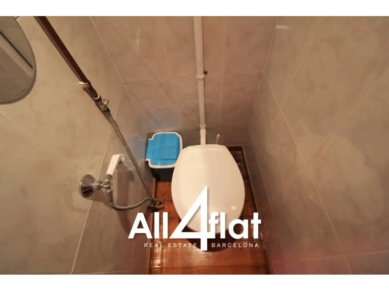 Bathroom of Study for rent in Barcelona  with Air Conditioner, Parquet flooring and Furnished