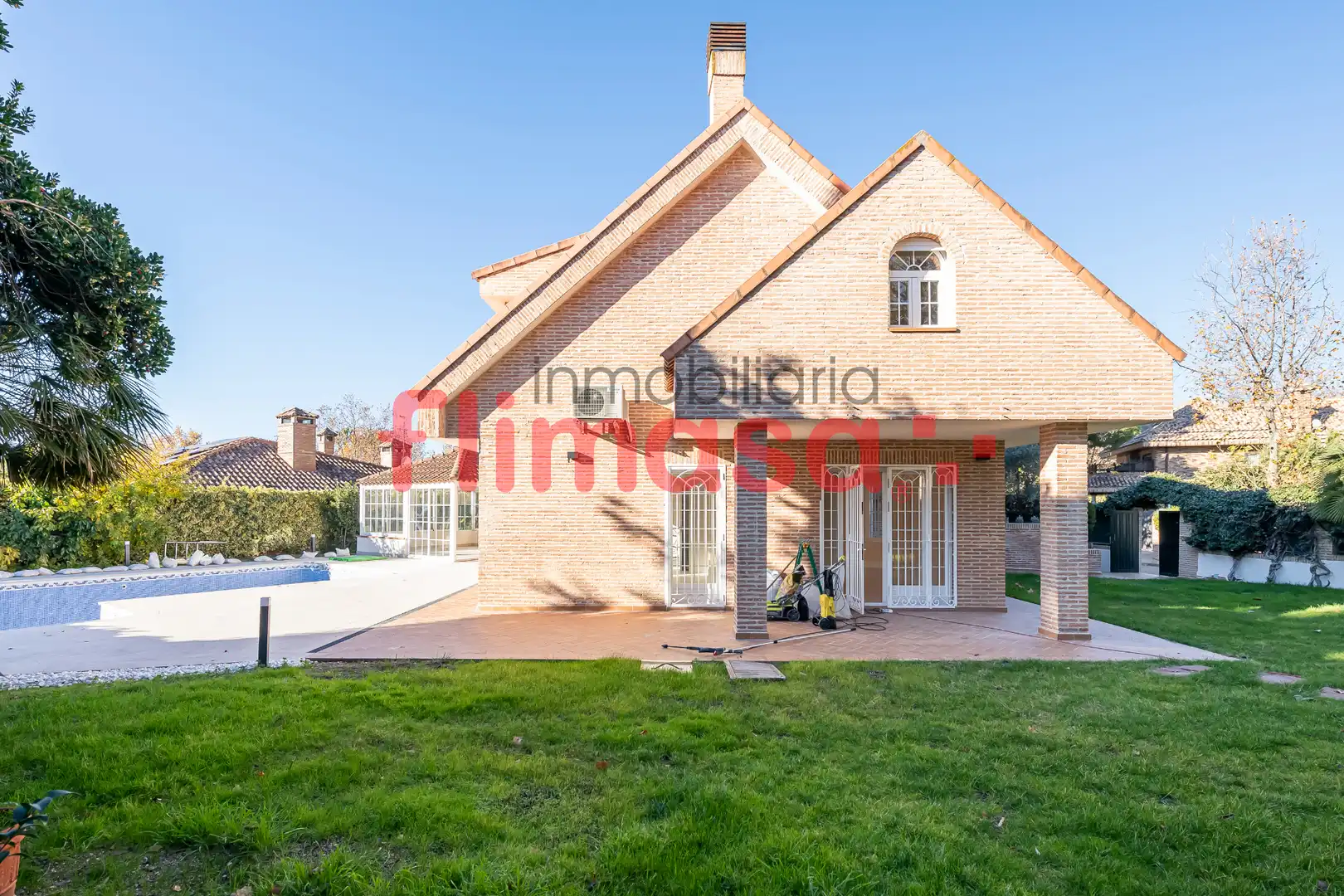 Vista exterior de Casa o xalet en venda en Villaviciosa de Odón amb Aire condicionat, Calefacció i Jardí privat