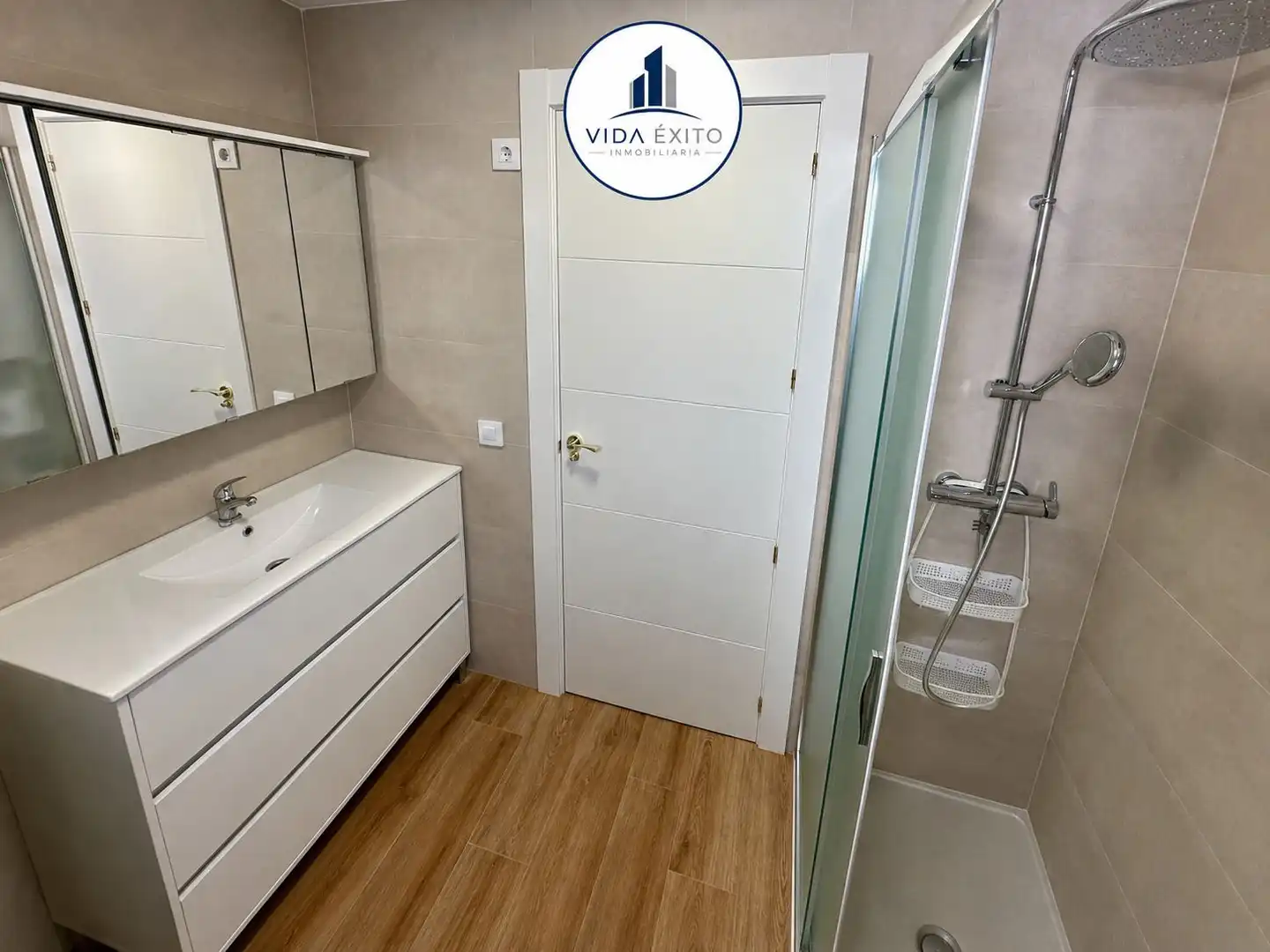 Baño de Piso en venta en Jaén con Aire acondicionado, Calefacción y Balcón