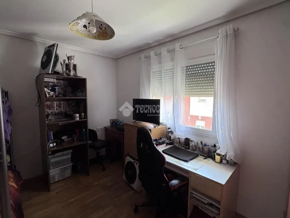 Habitación de Casa adosada en venta en Cuadros con Calefacción y Parquet