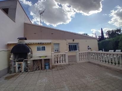 Vista exterior de Casa o xalet en venda en Carabaña amb Calefacció, Traster i Moblat