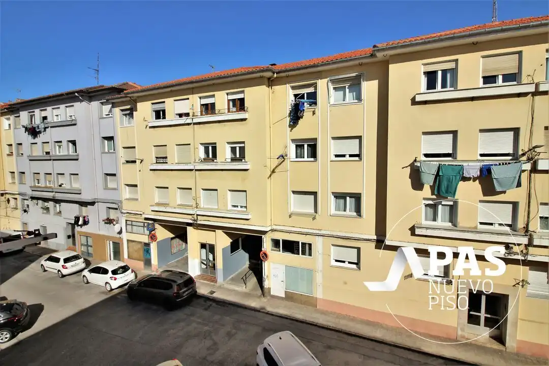 Exterior view of Flat for sale in Dos Hermanas  with Heating