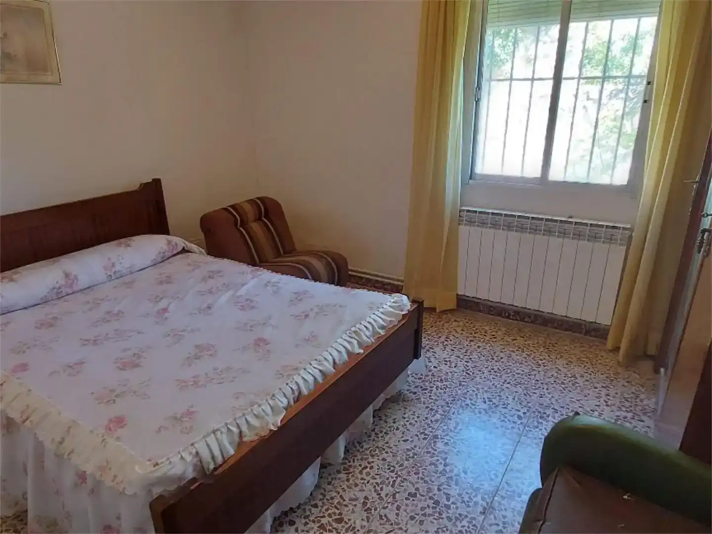 Dormitori de Casa adosada en venda en Sepúlveda amb Jardí privat, Traster i Moblat