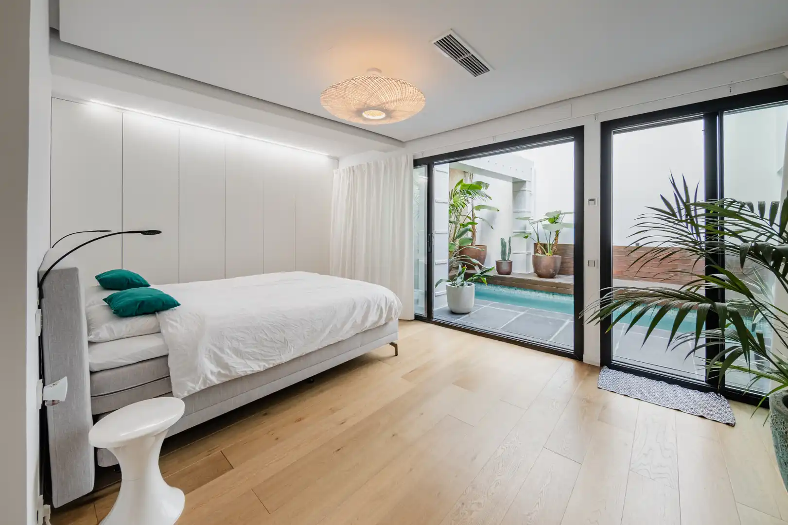 Schlafzimmer von Maisonette zum Verkauf in Barcelona mit Klimaanlage, Heizung und Privatgarten