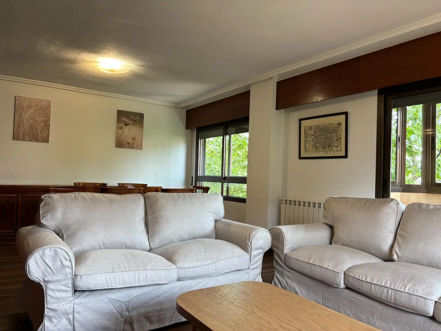 Living room of Flat for rent in Madrid  with Air Conditioner, Heating and Parquet flooring