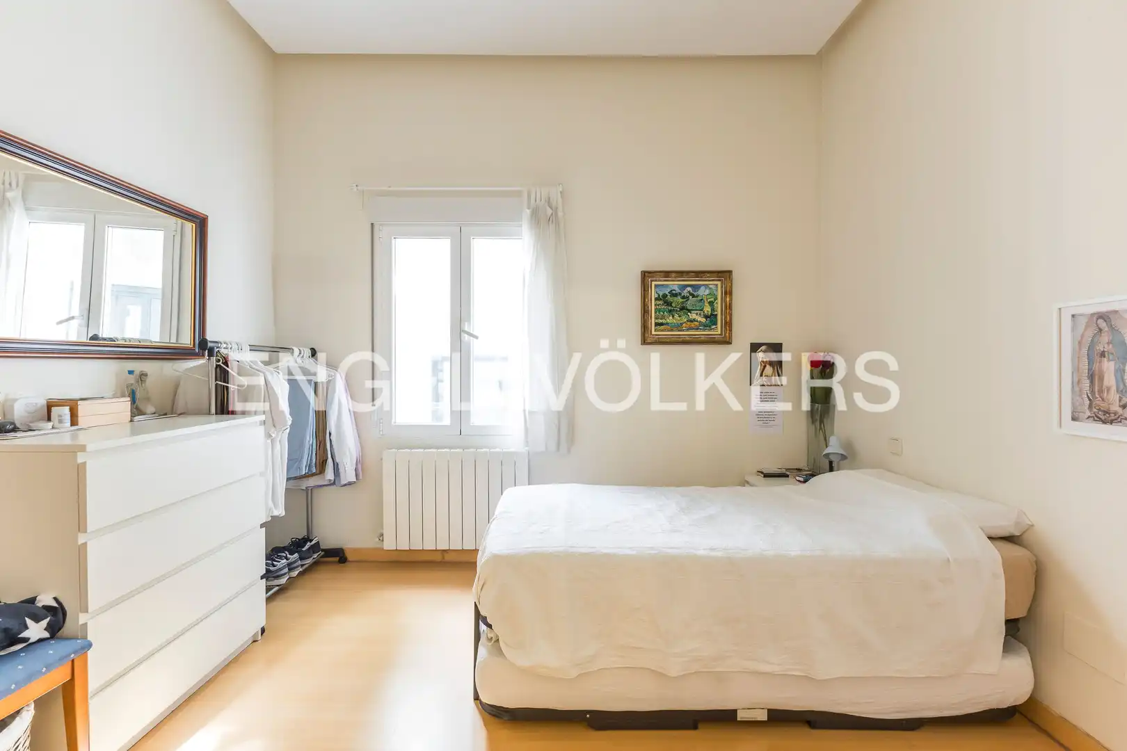 Dormitori de Apartament de lloguer en Madrid amb Aire condicionat i Calefacció