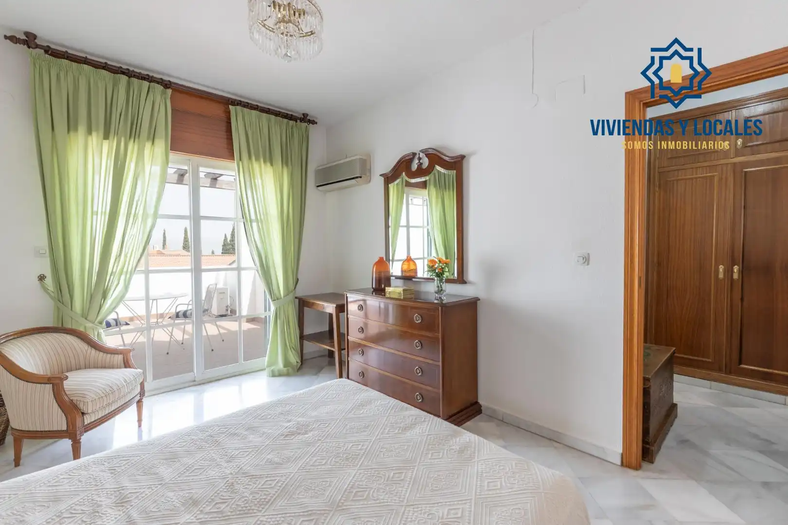 Habitación de Casa o chalet en venta en La Zubia con Aire acondicionado, Calefacción y Jardín privado
