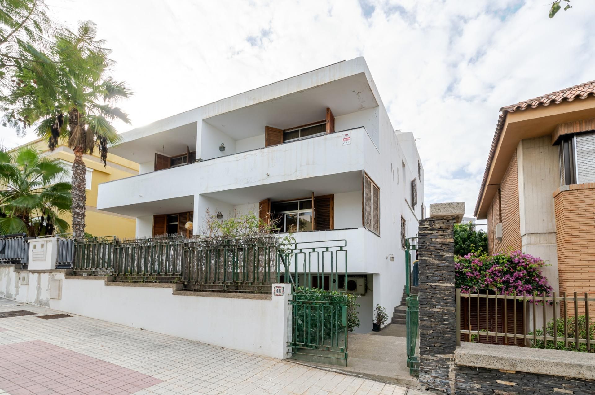 Vista exterior de Casa adosada en venta en Las Palmas de Gran Canaria con Jardín privado, Parquet y Terraza