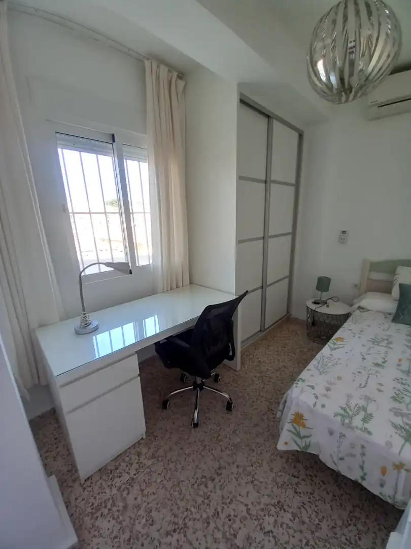 Habitación de Piso de alquiler en Málaga con Aire acondicionado, Amueblado y Horno