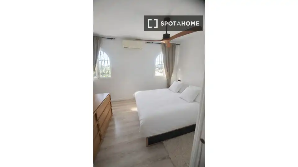 Dormitori de Apartament per a compartir en Vélez-Málaga amb Aire condicionat, Calefacció i Terrassa