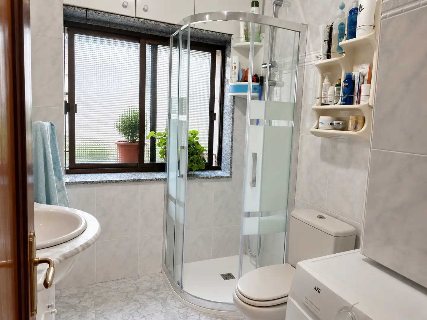 Badezimmer von Wohnung zur Miete in Santander mit Möbliert und Ofen
