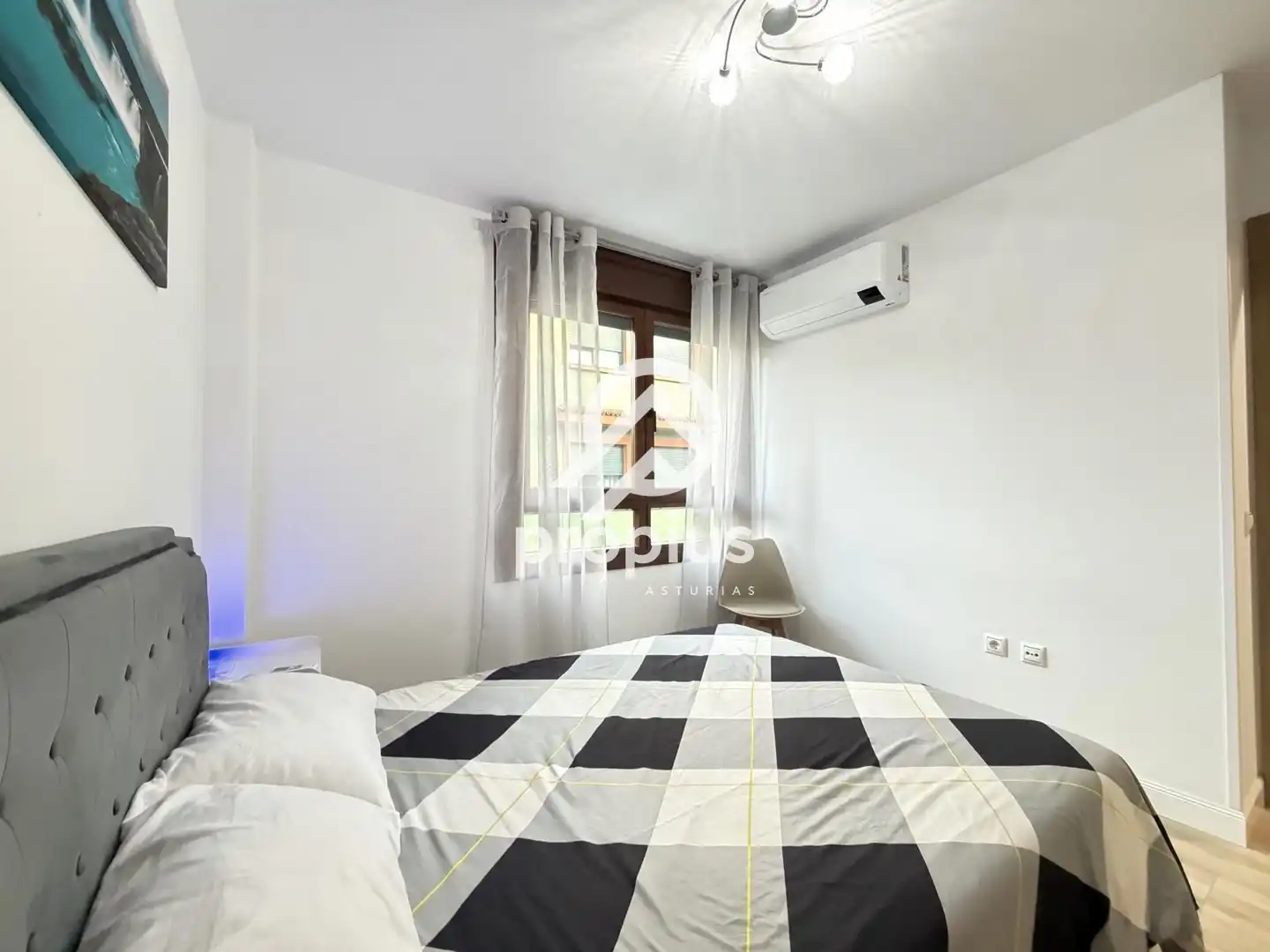 Dormitori de Casa adosada en venda en Parres amb Aire condicionat, Calefacció i Terrassa