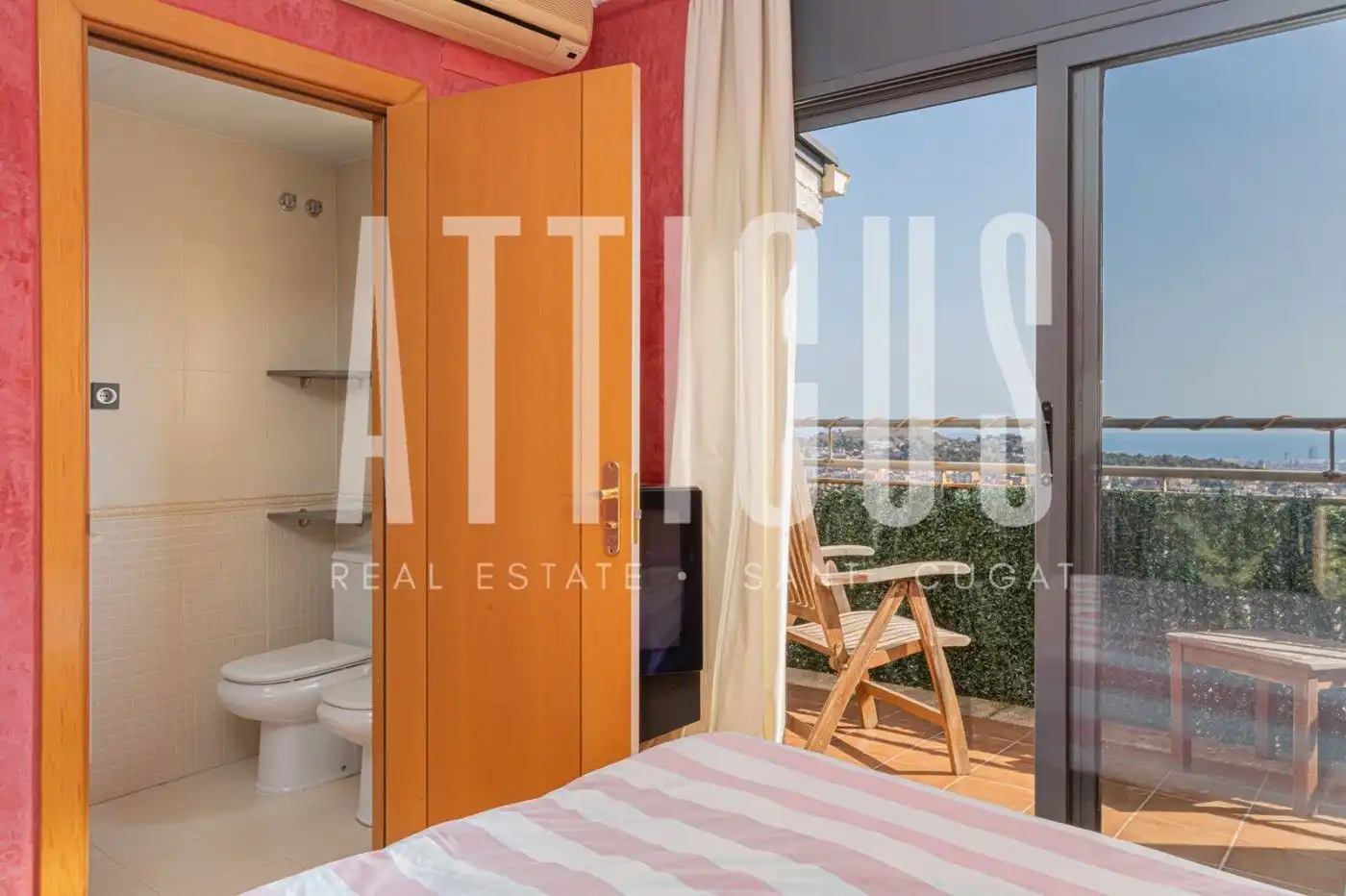 Dormitori de Casa adosada en venda en Barcelona amb Aire condicionat, Calefacció i Parquet
