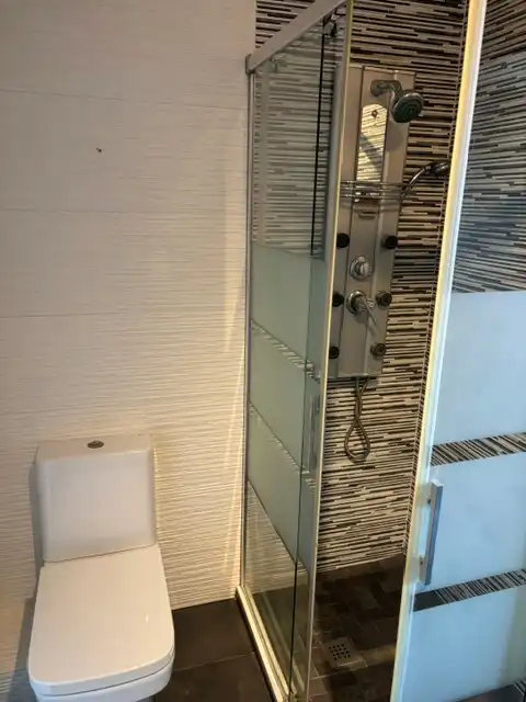 Badezimmer von Dachboden zum Verkauf in Mataró mit Klimaanlage, Heizung und Terrasse
