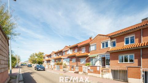 Foto 2 de Casa adosada en venda a Avenida Ronda, Laguna de Duero, Valladolid