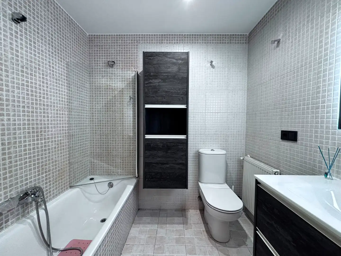 Bany de Apartament de lloguer en Burgos amb Calefacció i Moblat