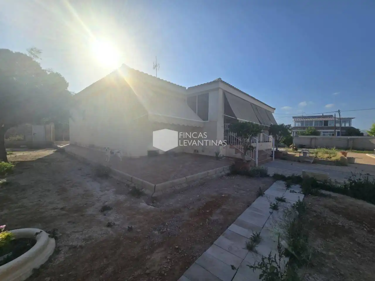 Vista exterior de Casa o xalet en venda en Alicante / Alacant amb Jardí privat, Terrassa i Piscina