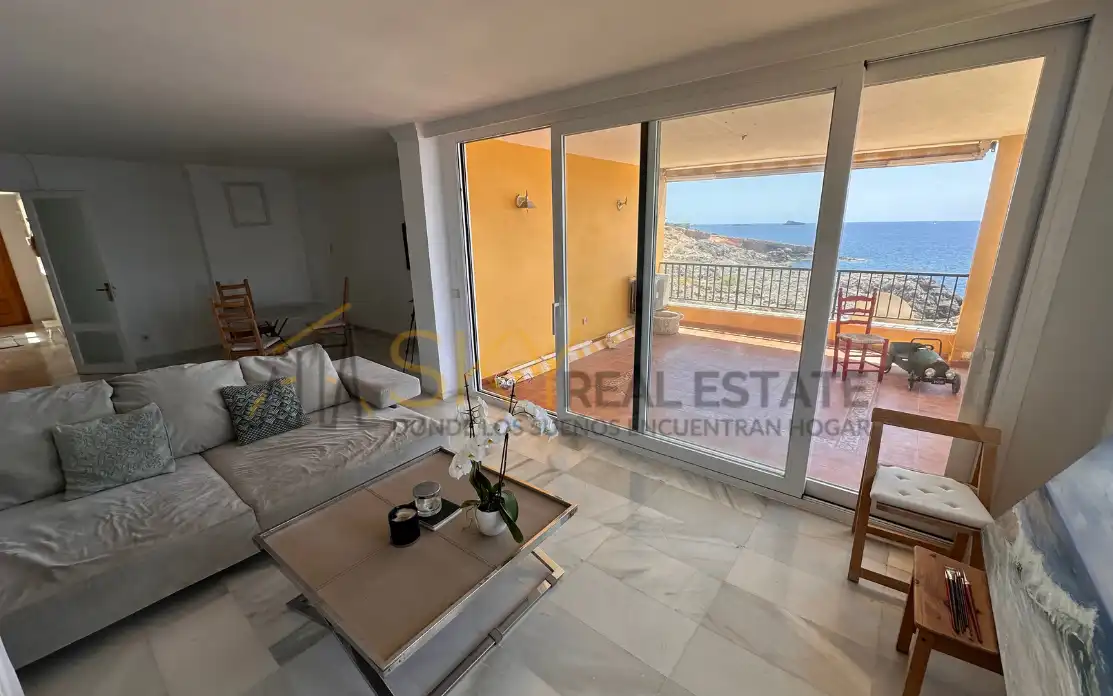 Living room of Flat for sale in Calvià  with Air Conditioner, Terrace and Balcony