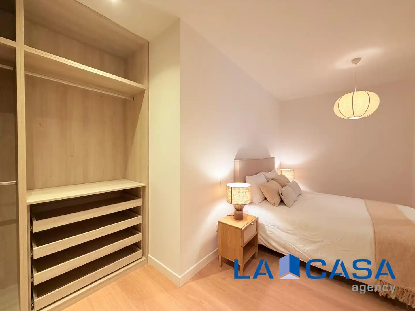 Habitación de Planta baja en venta en Madrid con Calefacción