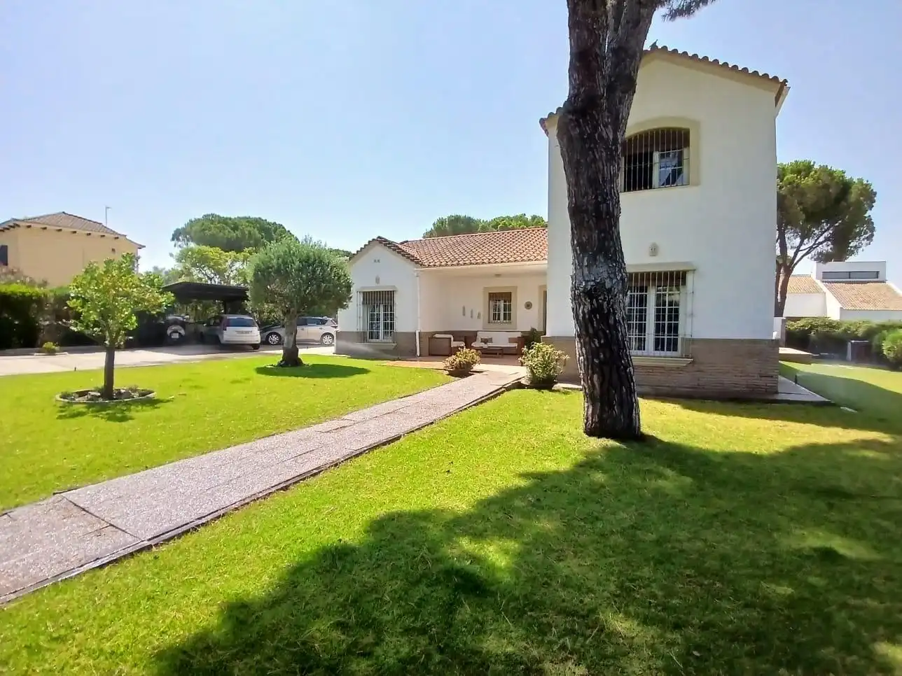Außenansicht von Haus oder Chalet zum Verkauf in Aljaraque mit Heizung, Privatgarten und Schwimmbad
