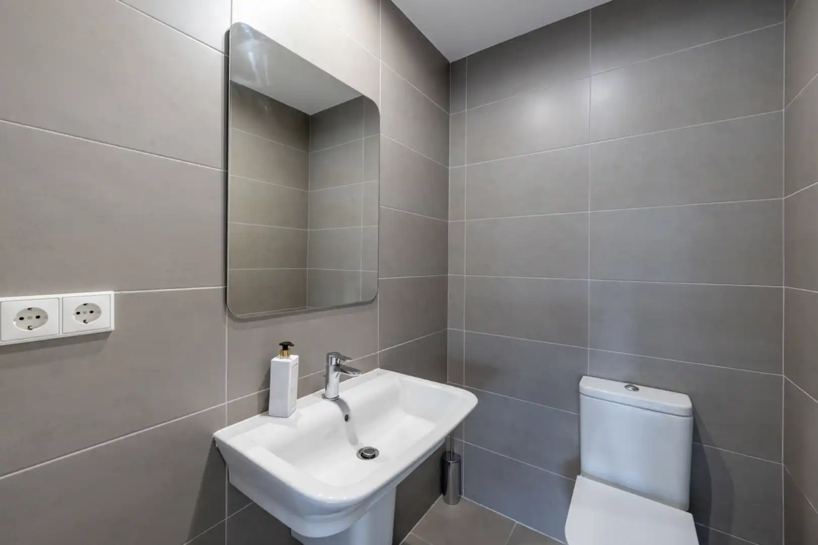 Baño de Apartamento de alquiler en Marbella con Aire acondicionado, Terraza y Amueblado