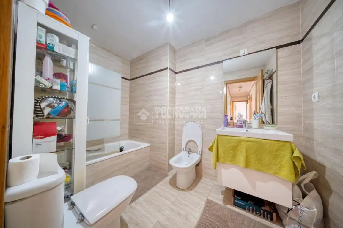 Baño de Piso en venta en Arroyo de la Encomienda con Terraza, Trastero y Piscina comunitaria