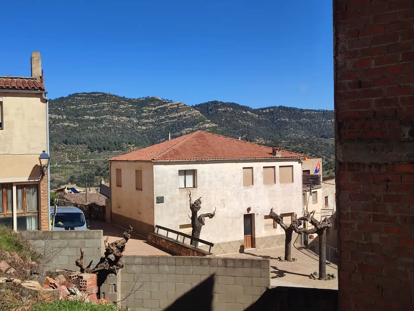 Vista exterior de Casa adosada en venda en Ulldemolins amb Calefacció, Jardí privat i Parquet