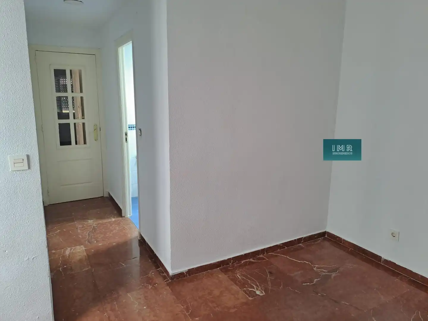 Flat for rent in Sevilla  with Air Conditioner and Storage room