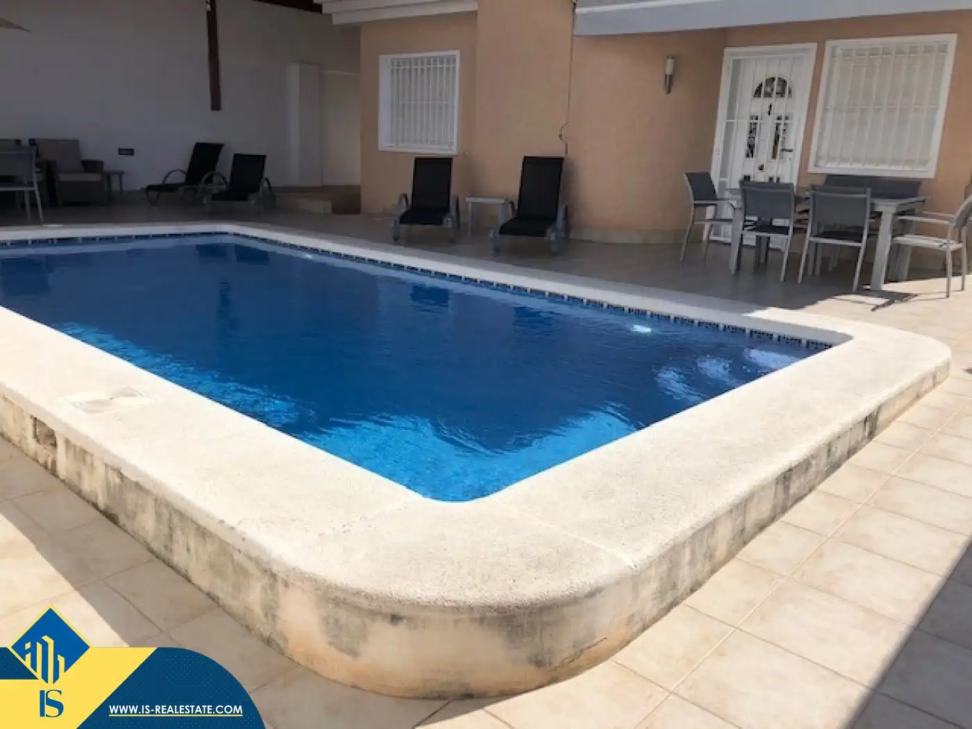 Schwimmbecken von Haus oder Chalet zur Miete in Torrevieja mit Klimaanlage, Terrasse und Schwimmbad