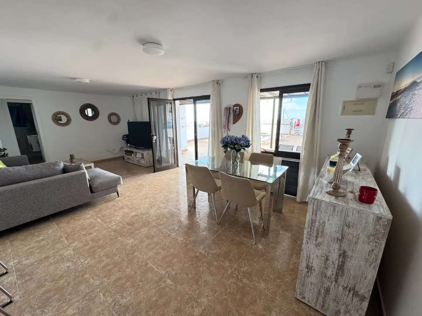 Sala de estar de Casa o chalet en venta en San Bartolomé con Terraza, Piscina y Amueblado