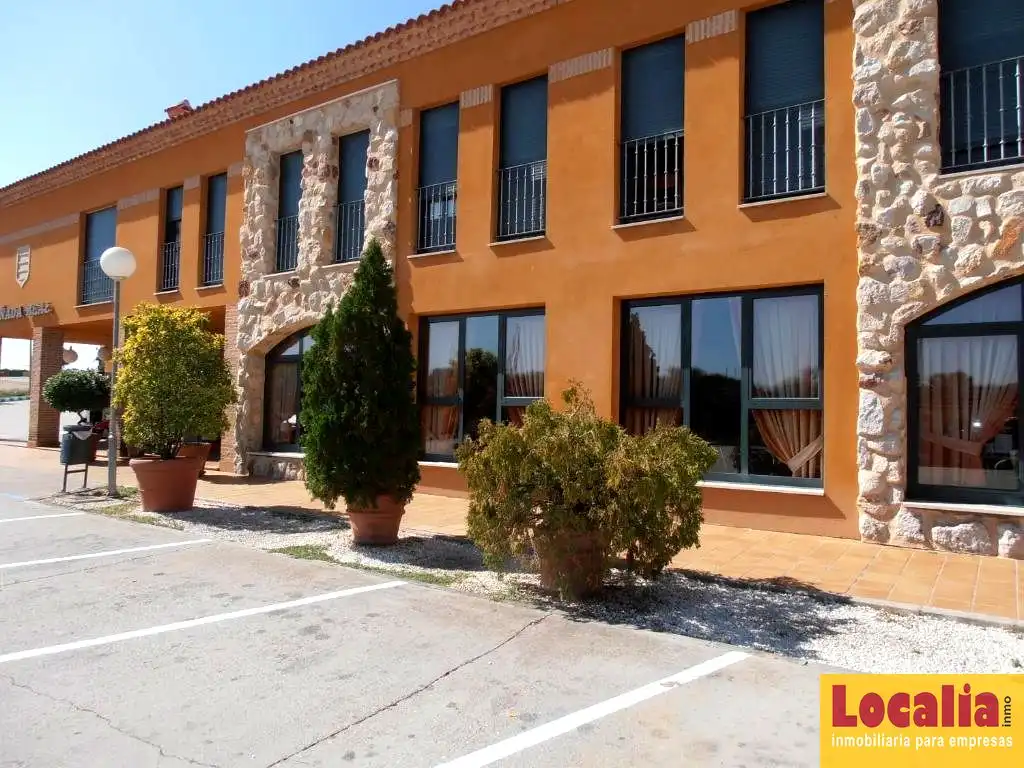 Vista exterior de Edificio en venta en Malpartida de Plasencia