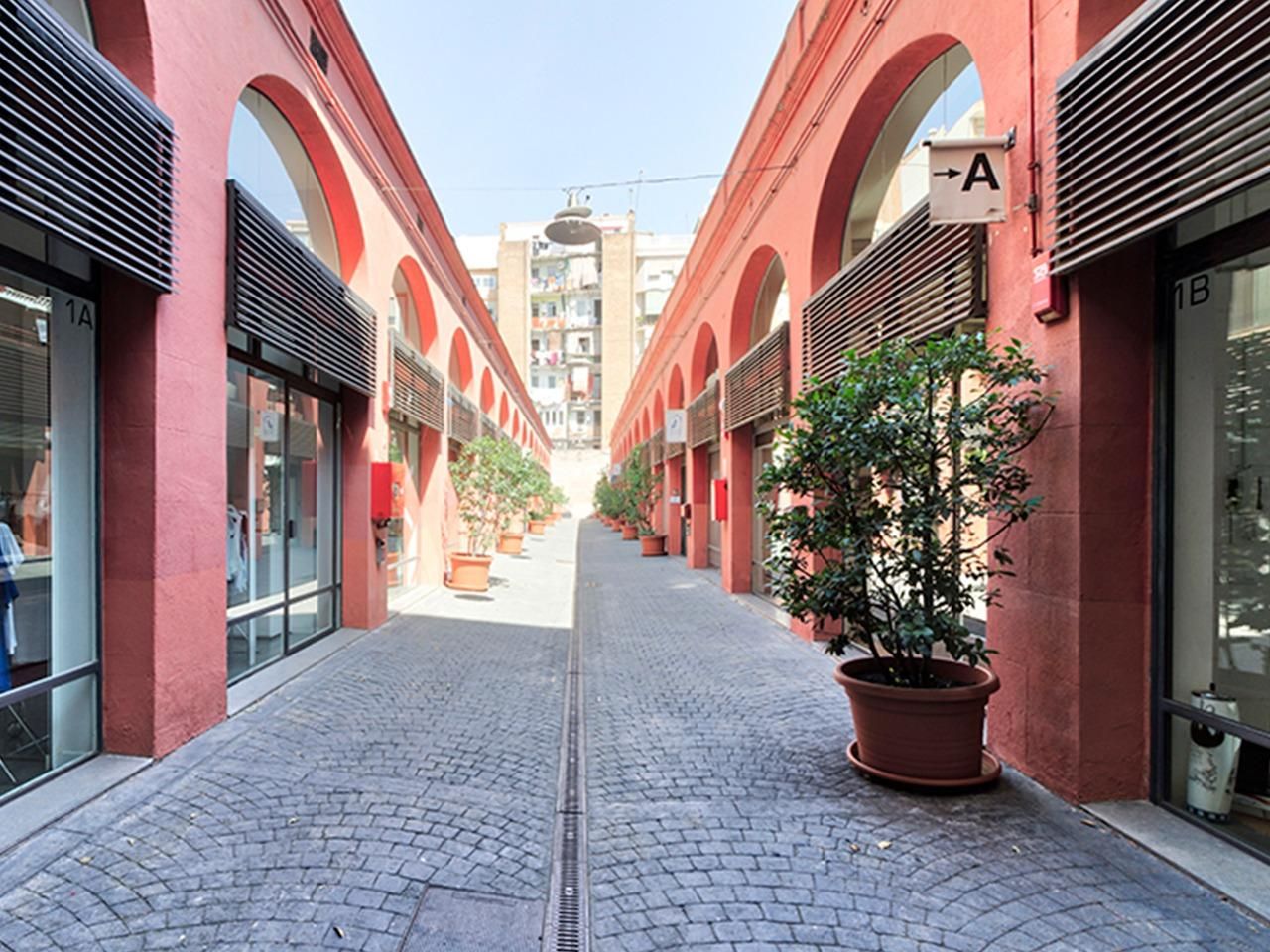Exterior view of Premises to rent in  Barcelona Capital  with Air Conditioner and Furnished