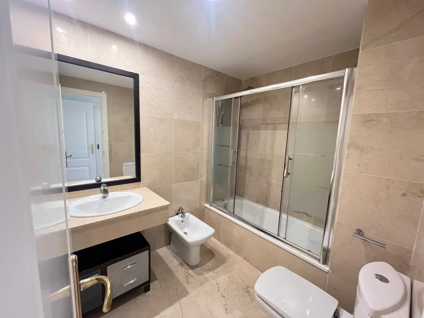 Baño de Ático de alquiler en Marbella con Aire acondicionado, Calefacción y Terraza