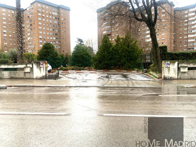 Garaje en Venta en Calle de Fermín Caballero en Pilar