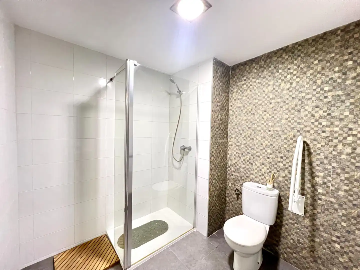 Badezimmer von Wohnung zum Verkauf in Alicante / Alacant mit Klimaanlage und Alarm