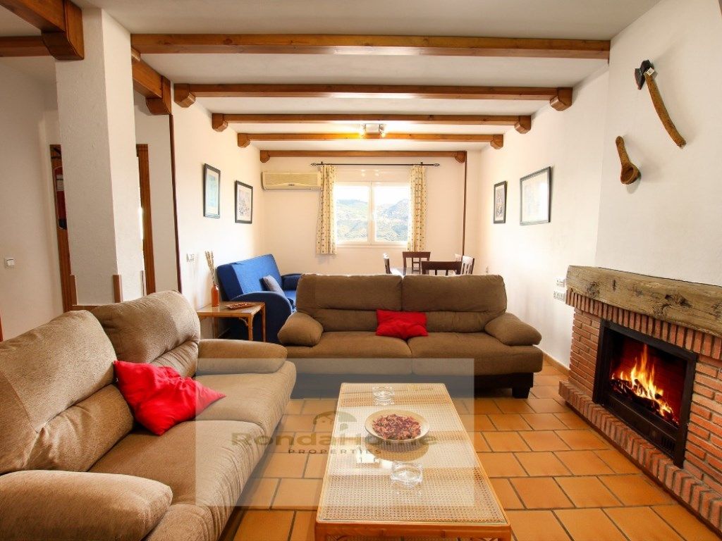 Wohnzimmer von Country house zum verkauf in Cortes de la Frontera mit Klimaanlage, Möbliert und Ofen