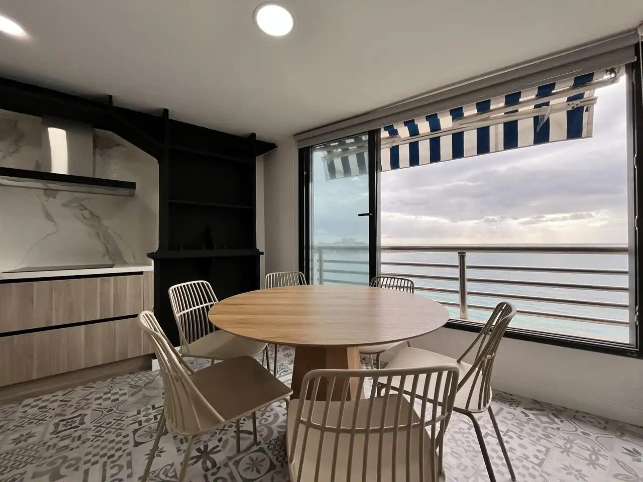 Comedor de Apartamento en venta en Alicante / Alacant con Aire acondicionado, Terraza y Amueblado