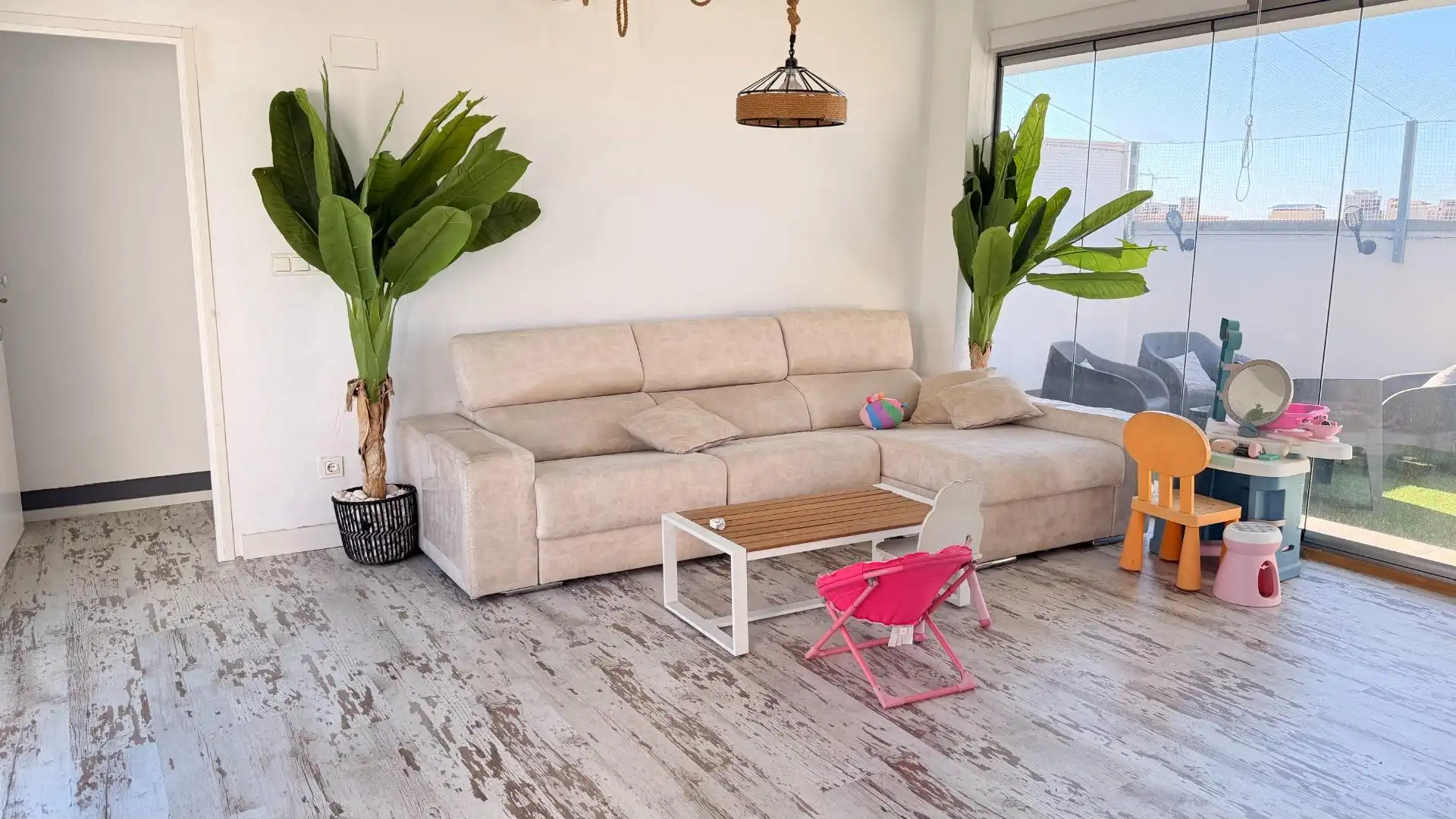 Wohnzimmer von Dachboden zum Verkauf in Elche / Elx mit Heizung, Terrasse und Abstellraum