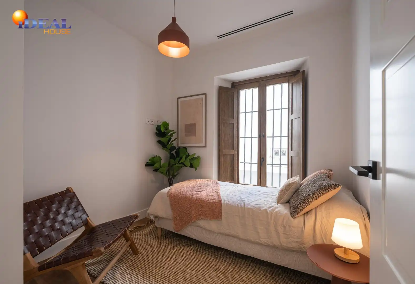 Bedroom of Flat for sale in Granada  with Air Conditioner