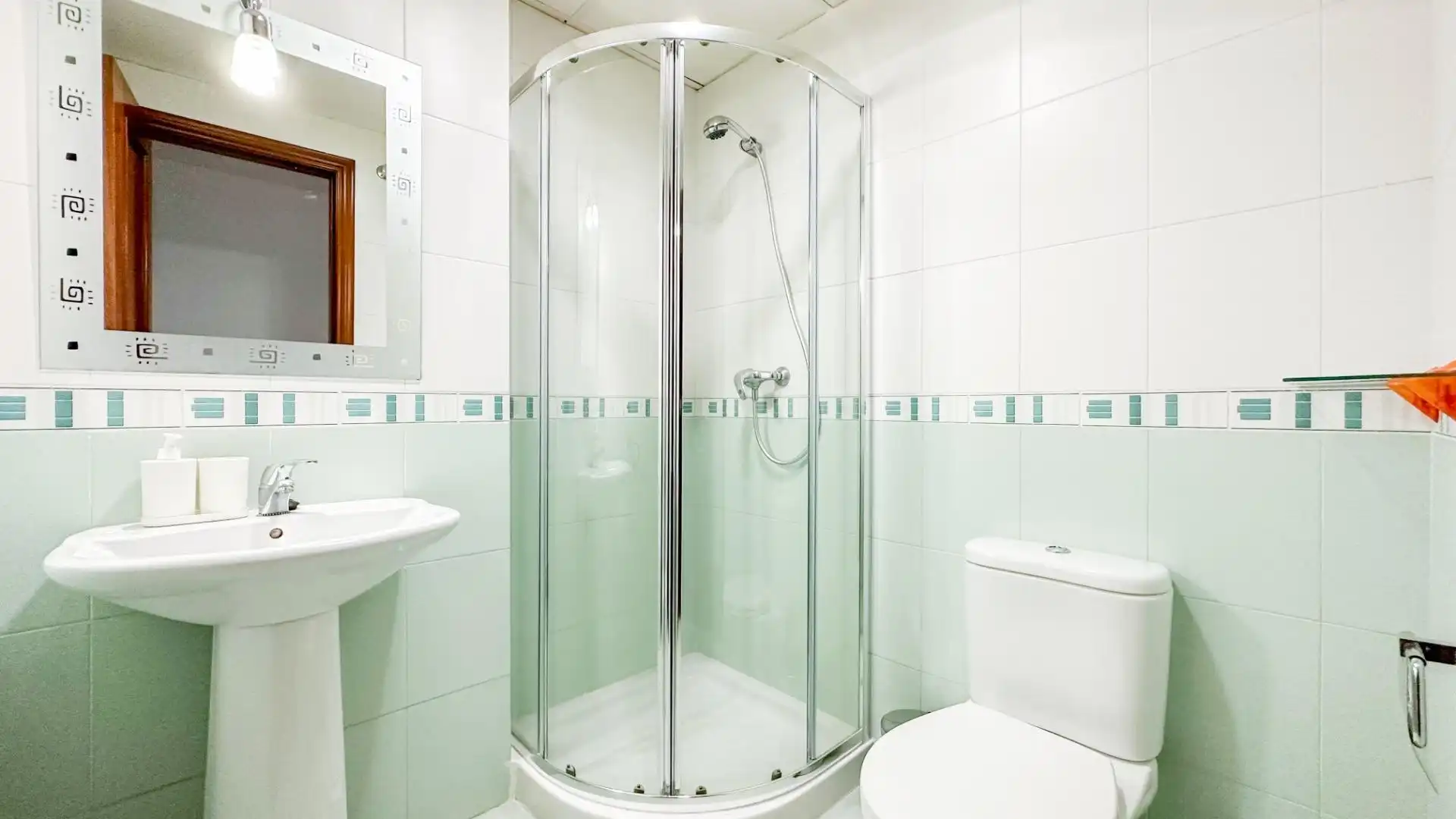 Baño de Ático de alquiler en Rincón de la Victoria con Aire acondicionado, Calefacción y Jardín privado