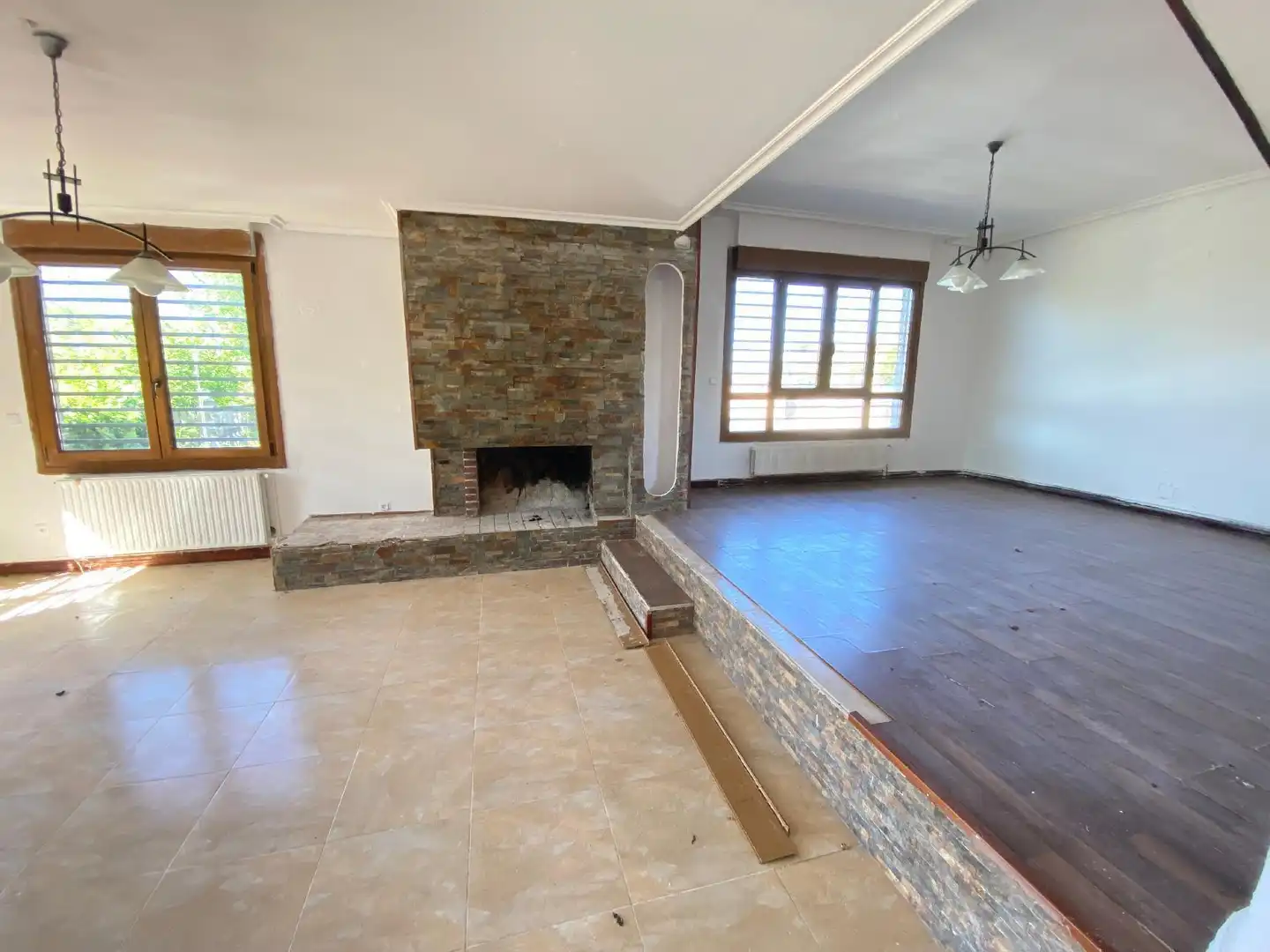 Sala d'estar de Casa o xalet en venda en Condado de Treviño amb Jardí privat, Terrassa i Traster