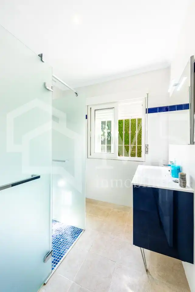 Baño de Casa o chalet en venta en Vélez-Málaga con Jardín privado, Terraza y Piscina