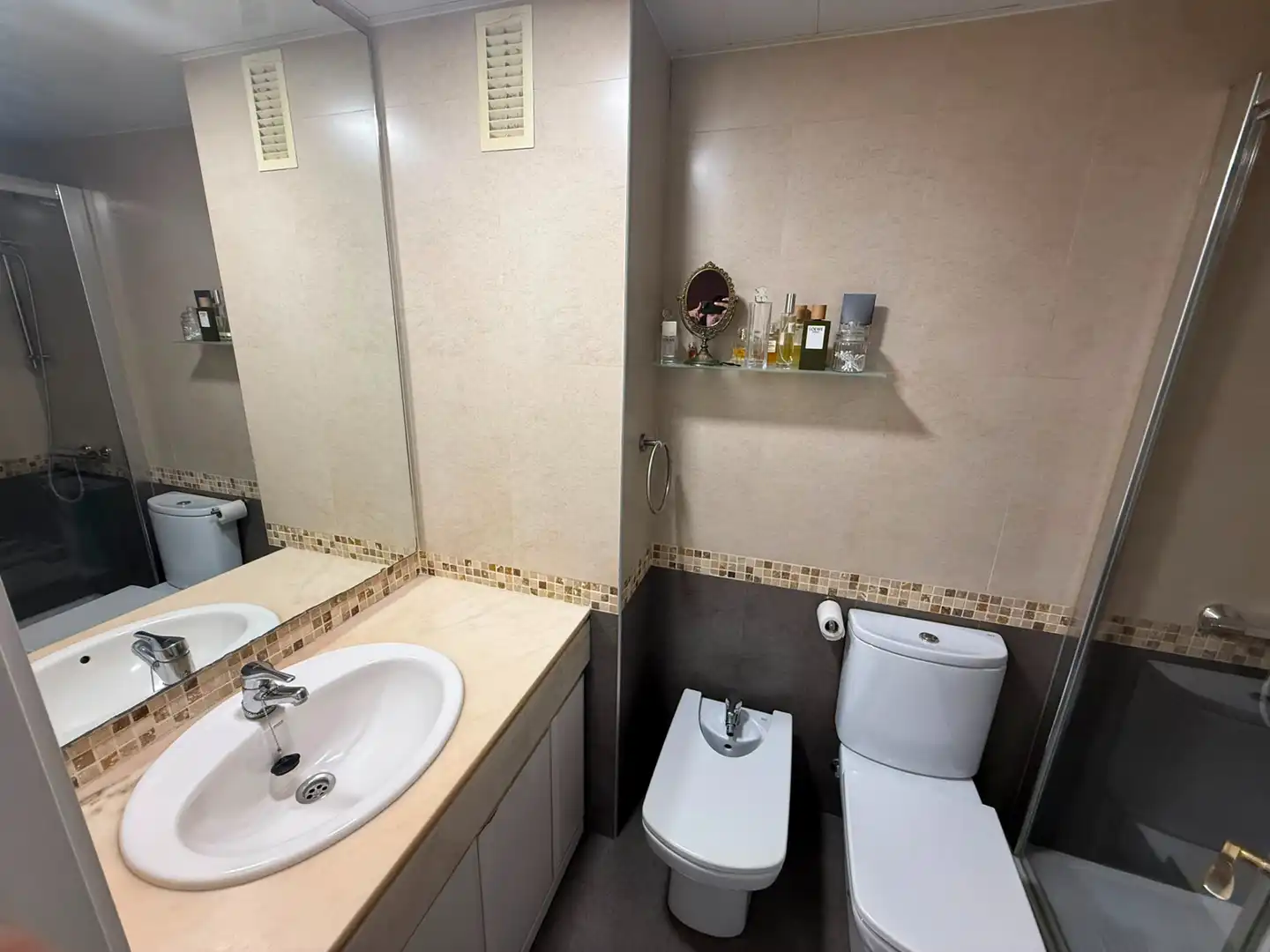 Baño de Piso en venta en Cornellà de Llobregat con Aire acondicionado, Calefacción y Parquet