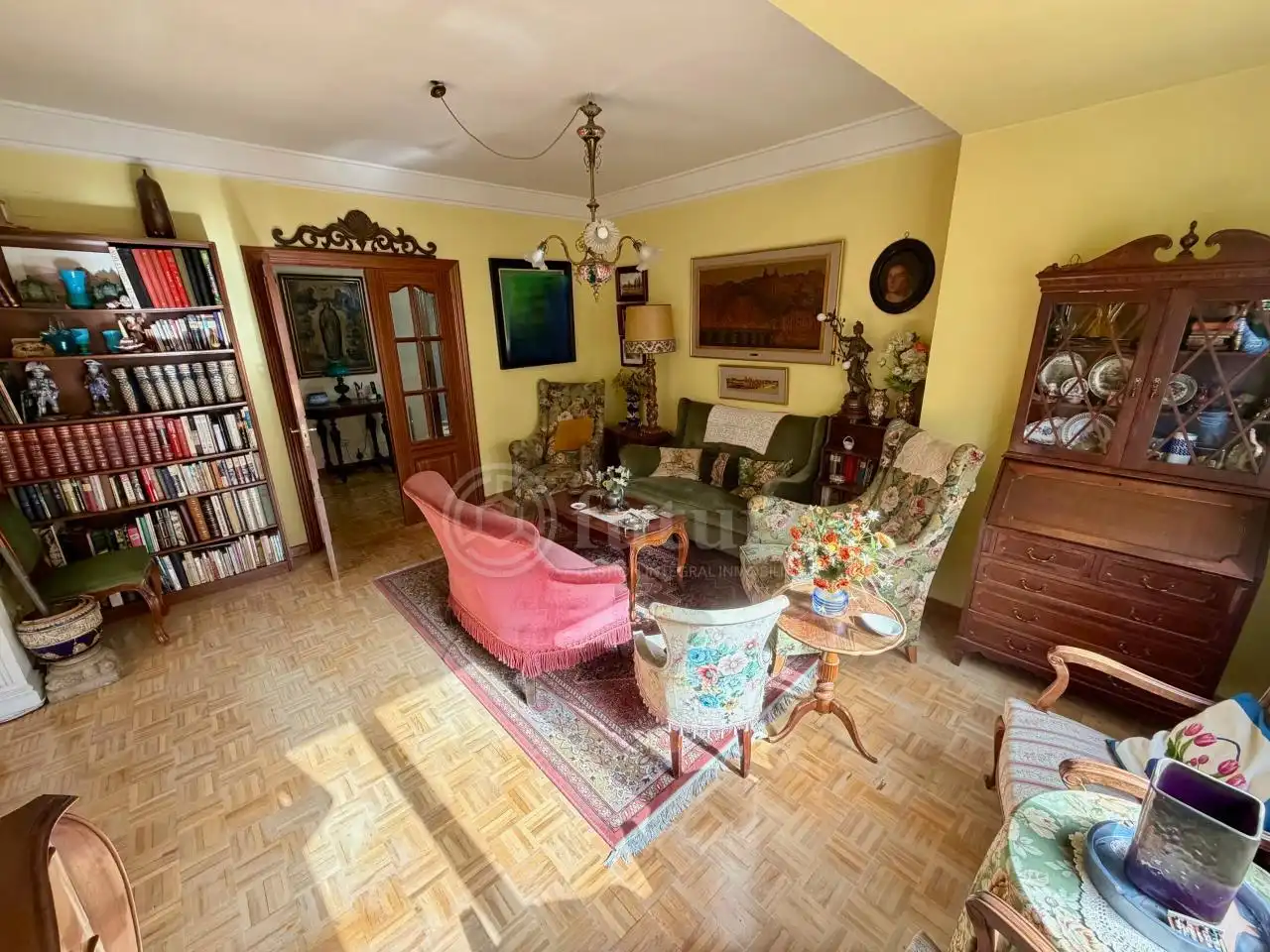 Sala d'estar de Pis en venda en Salamanca amb Calefacció, Parquet i Moblat