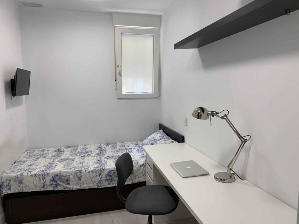 Bedroom of Apartments for share in  Madrid Capital  with Furnished, Oven and Washing machine