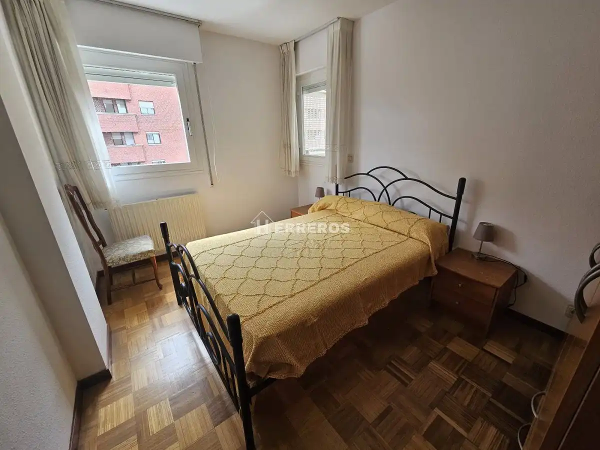 Dormitori de Apartament en venda en San Adrián 