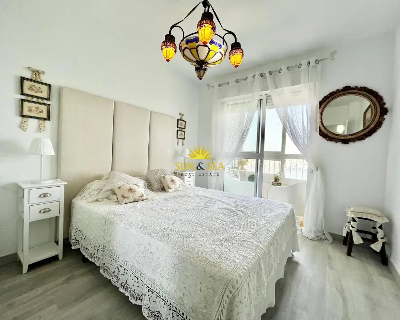 Dormitori de Apartament de lloguer en Torrevieja amb Calefacció, Moblat i Forn