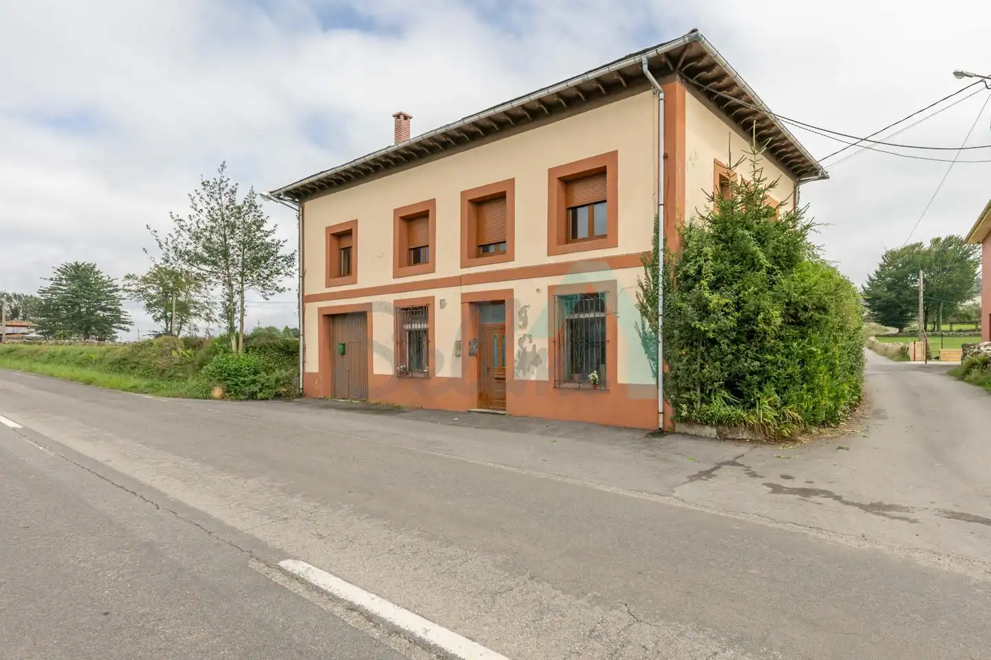 Vista exterior de Casa o xalet en venda en Salas amb Terrassa